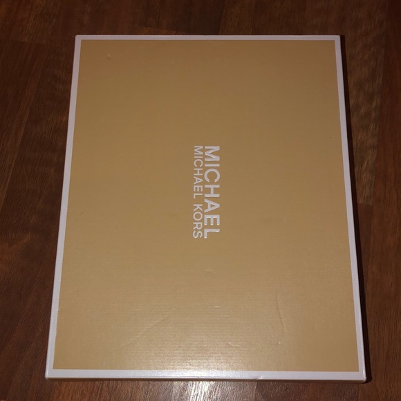 IN BOX Michael Kors Shaw Flat Bootie - Picture 7 of 7